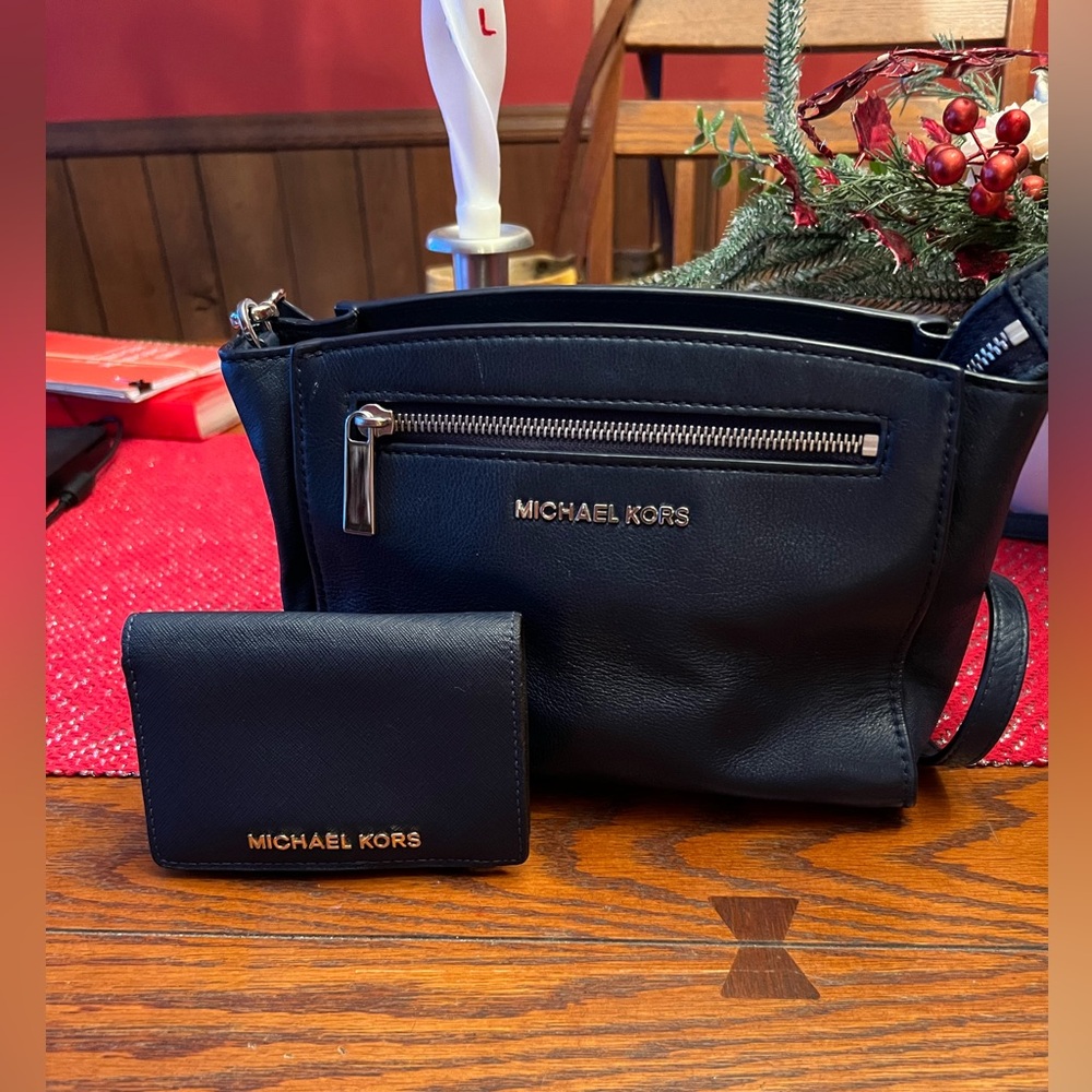 Michael Kors Navy Blue Women's cross Body Bag and Wallet Set